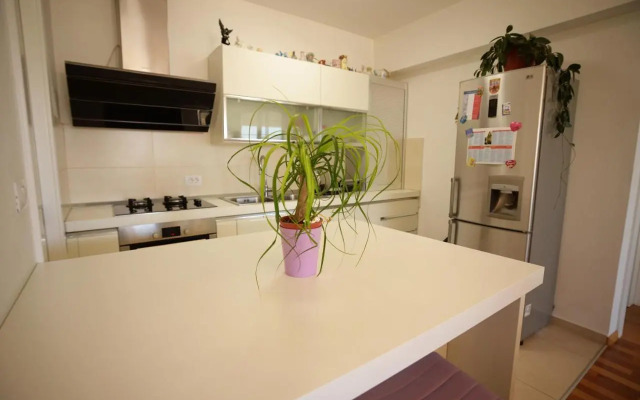 Base Bridge Apartment