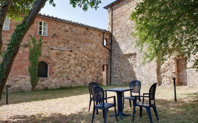 Attractive Farmhouse in Monticiano with Garden