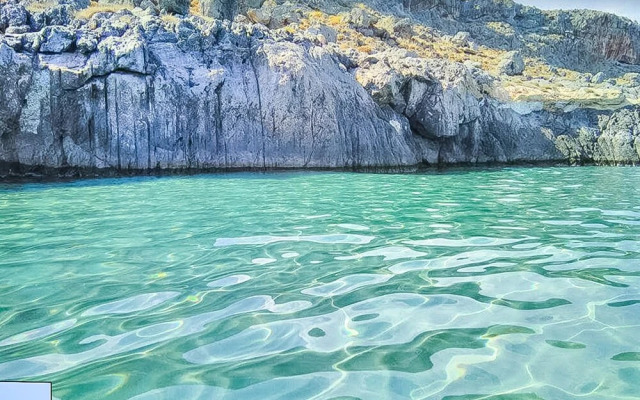 Stylish Villa, Private Pool, Large Garden, sea View, En-suite Bathrooms