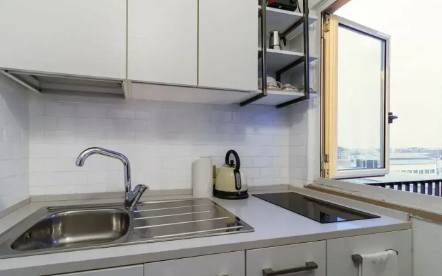 JOIVY Sleek Flat W/Balcony
