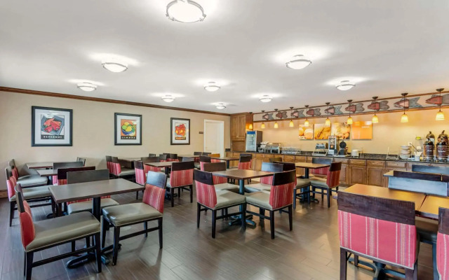 Comfort Inn & Suites
