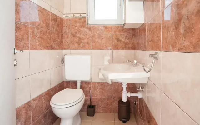 Awesome Home in Gorica With Wifi and 5 Bedrooms