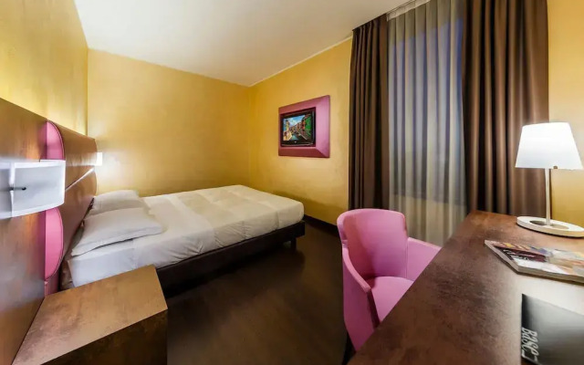 Base Hotel
