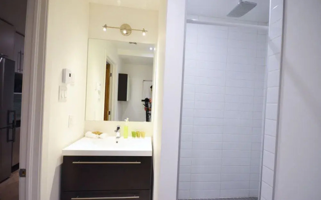 LikeAHotel-Ste Catherine/Downtown Montreal