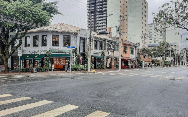 Apto ao lado Reboucas e Faria Lima Ayra