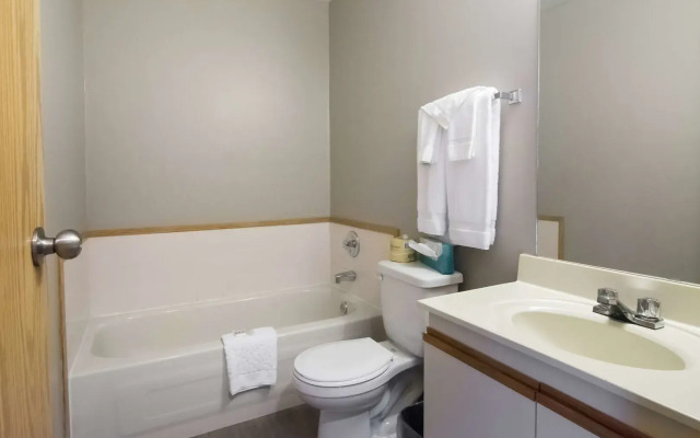 Motel 6 Victoria Airport Saanichton