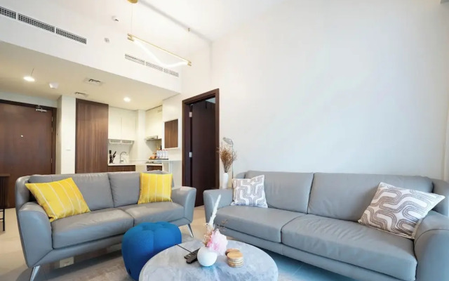 KeyRock - Chic 2BR Escape with Pool