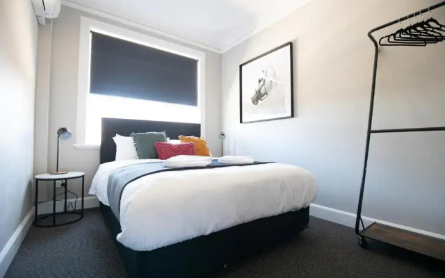 Horse & Jockey Hotel