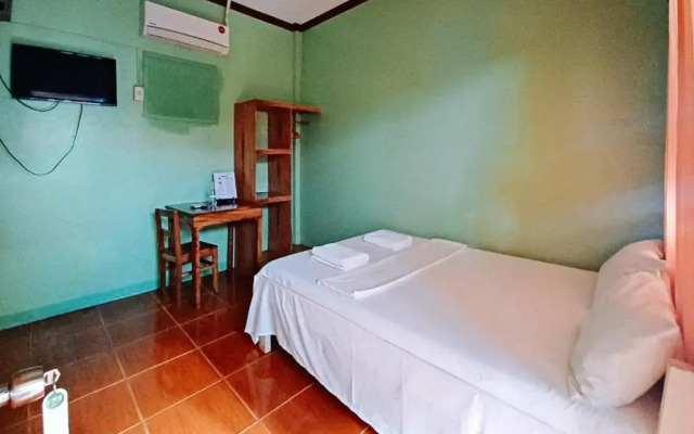 RedDoorz at July's Haven Seaside Pension Camiguin