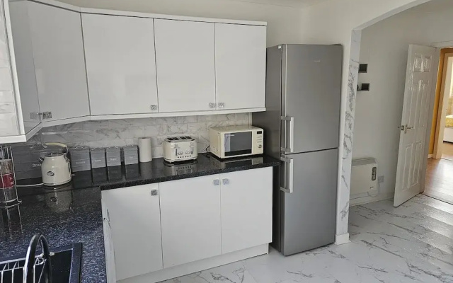 Snug - Colquhoun Square Apartment