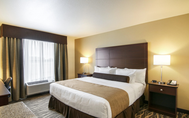 Cobblestone Inn & Suites at UW Stout Downtown Menomonie
