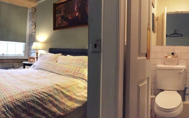 Heart Of Rose Street Quirky Antique Apartment