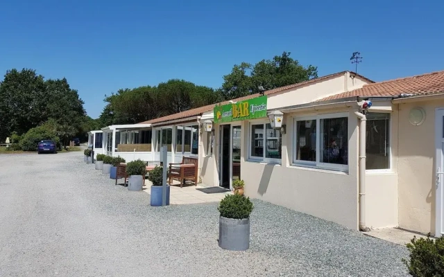 Bungalow With 2 Bedrooms in Commequiers, With Pool Access and Furnished Terrace - 27 km From the Beach