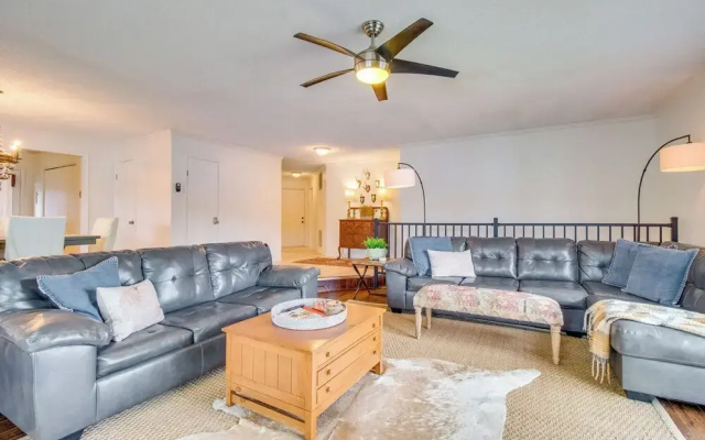Lakefront Arkansas Abode - Deck, Grill & Fire Pit!