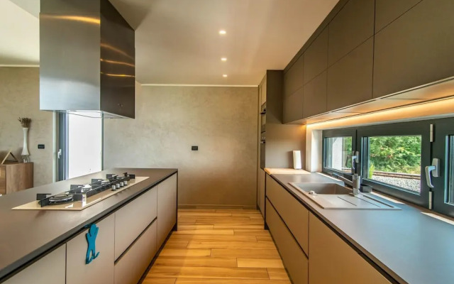 Luxury Villa With Pool and sea View