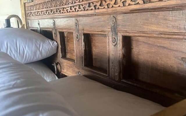 Bridie Rose - hot tub Extra Charge Exotic Animals