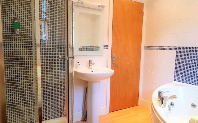 OYO Bath Road Apartments