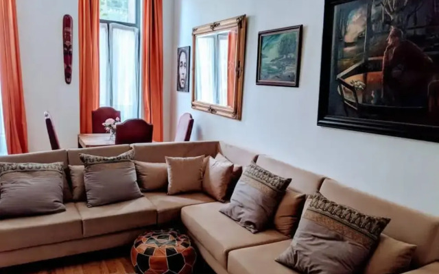 2 Bedroom North Kensington Apartment With Courtyard