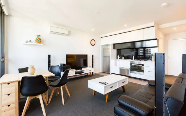 SANTERI, 2BDR Melbourne Apartment