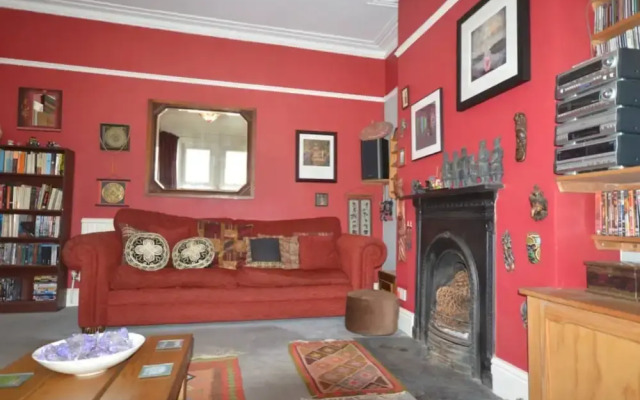 Eclectic Home In Trendy Bristol Suburb