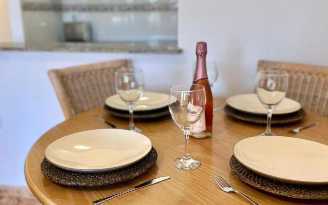 Winter sun apartment with pool access