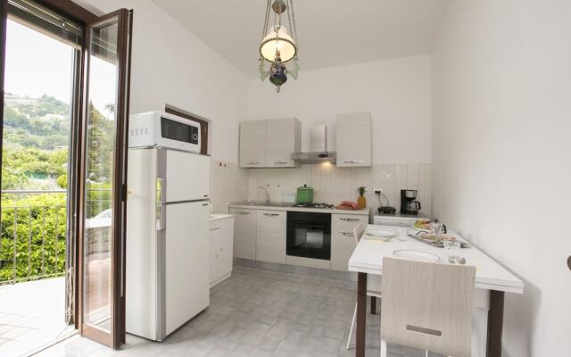 Villa Alberti 900m From Garda Lake