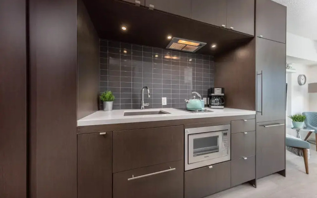 QuickStay Yorkville Condo - Yonge & Bloor