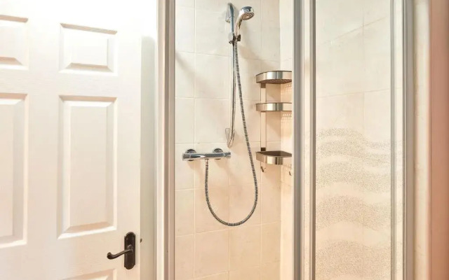 Host Stay North Parade Apartment
