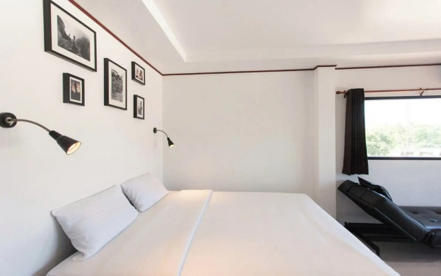 The Reef Hotel & Studios