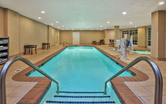 Candlewood Suites Indianapolis by IHG