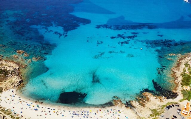 Belvilla by OYO Comfortable Apartment With Pool