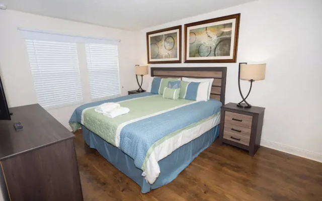 Beautiful Townhome With Hot Tub 13