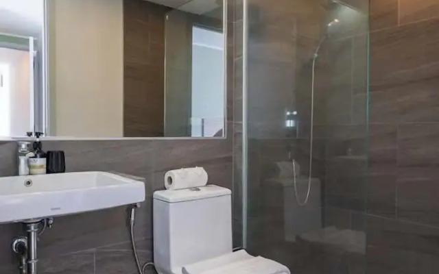Modern Condo near the Beach - NV5