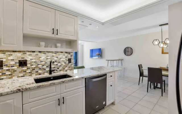 South Seas Tower 4-1209