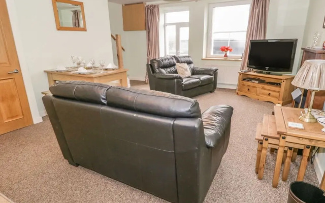 2 Park Nook Close