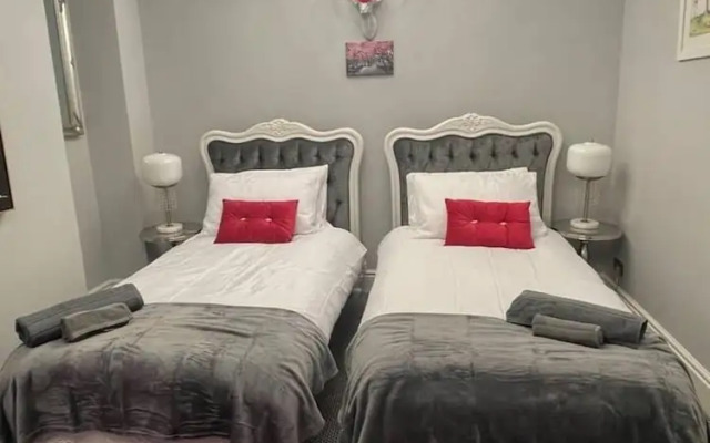 Remarkable 5-bed House in Ross-on-wye