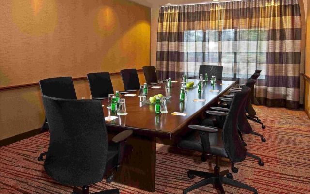 Courtyard by Marriott Seattle Sea-Tac Area