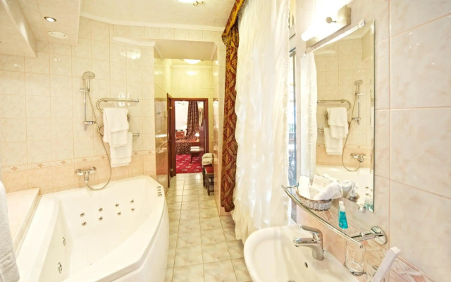 Monte Kristo Hotel