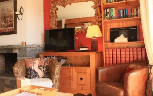 Apartment Armorial II / apt 2