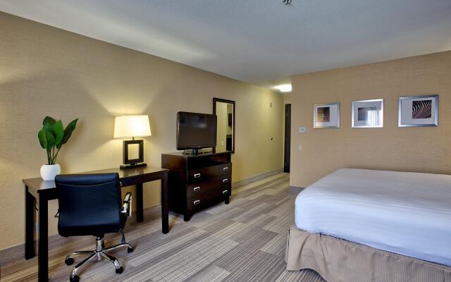 Holiday Inn Express & Suites Costa Mesa, an IHG Hotel