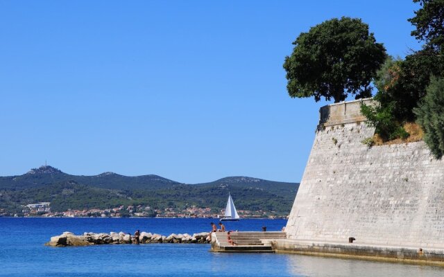 Romantic Oasis modern Apartment