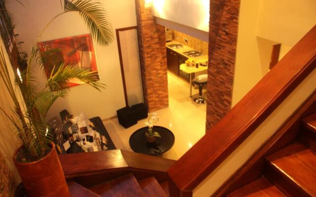 6 Suites Hotel