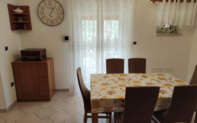 Apartment Wine & Olive oil Mofardin