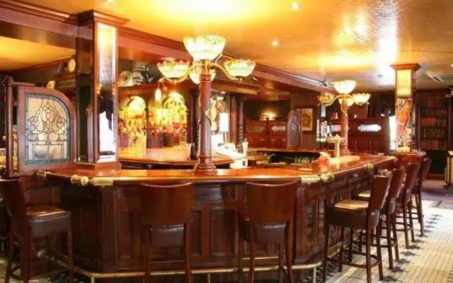 Longford Arms Hotel