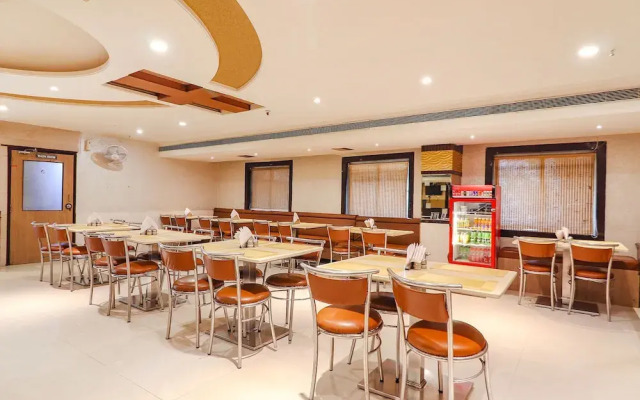 Fabhotel Nera Regency
