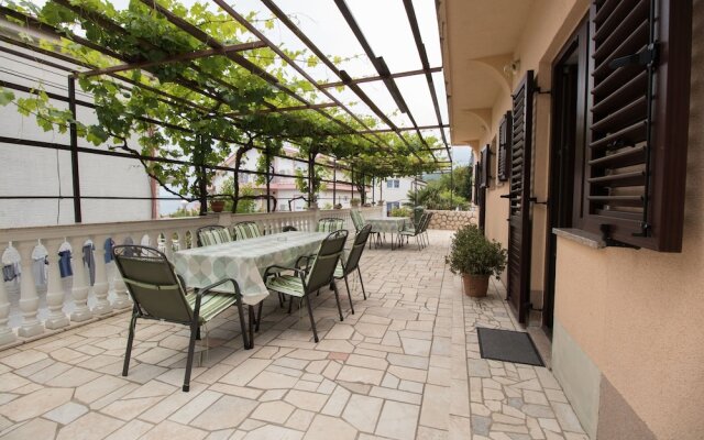 Apartments and Room Ruzica