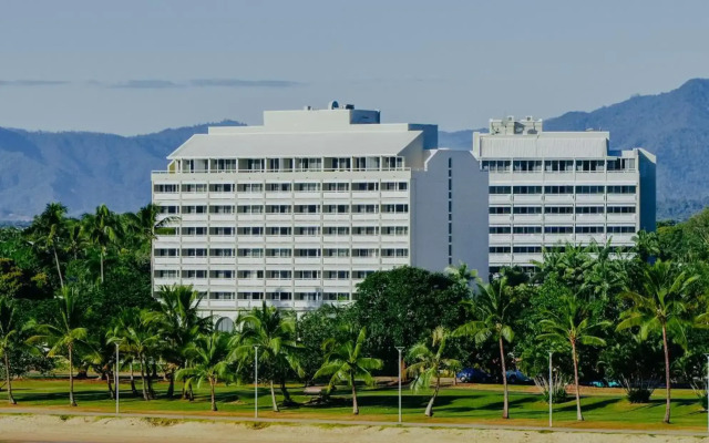 Cairns Harbourside Hotel