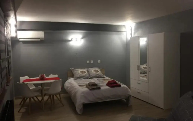 Grande Chambre climatisée chez Xavier