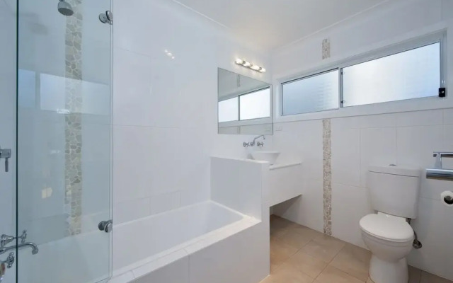 Rubys Retreat', 44 Achilles Street - pet friendly, aircon & boat parking