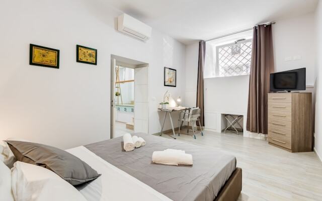 New Apartment In Front Of Ara Pacis